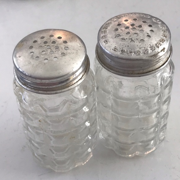 Anchor Hocking Salt Peppers Shakers